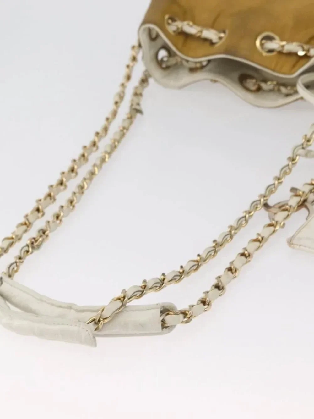 CHANEL Matelasse Drawstring Chain Shoulder Bag Leather Beige Gold CC Auth BAZ157